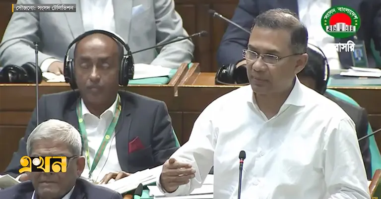 প্রশ্নের জবাব দিচ্ছেন প্রধানমন্ত্রী